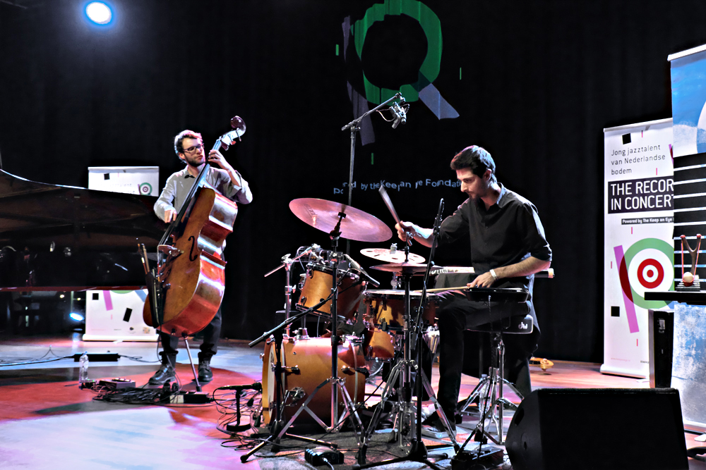Het Half Easy Trio van de Bulgaarse drummer Martin Hafizi maakte met contrabassist Johannes Fend en pianist Franz von Chossy diepgravende intellectuele jazz.