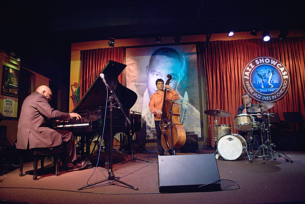 Harold Mabern met zijn trio in de Jazz Showcase, Chicago, Ill., 2011. Foto Tom Beetz
