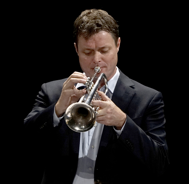 Loet van der Lee, trompettist, fluegelhornspeler, bandleider, dirigent, componist, arrangeur en docent. Foto Henk Bouma
