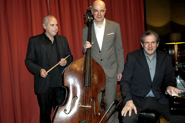 Het Bruce Barth Trio met Stephen Keogh, Joris Teepe en Bruce Barth.