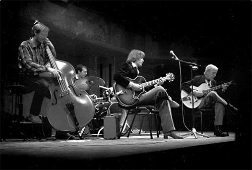 Jesper Lundgaard, Eric Ineke, Doug Raney en Jimmy Raney tijdens een concert in 1982. Foto archief Eric Ineke