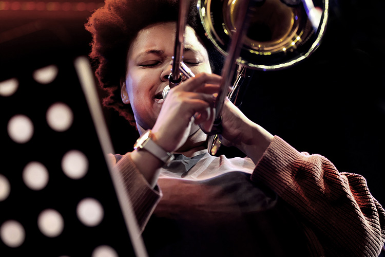 Tromboniste Nabou Claerhout ramde erin met volvette jazz. 